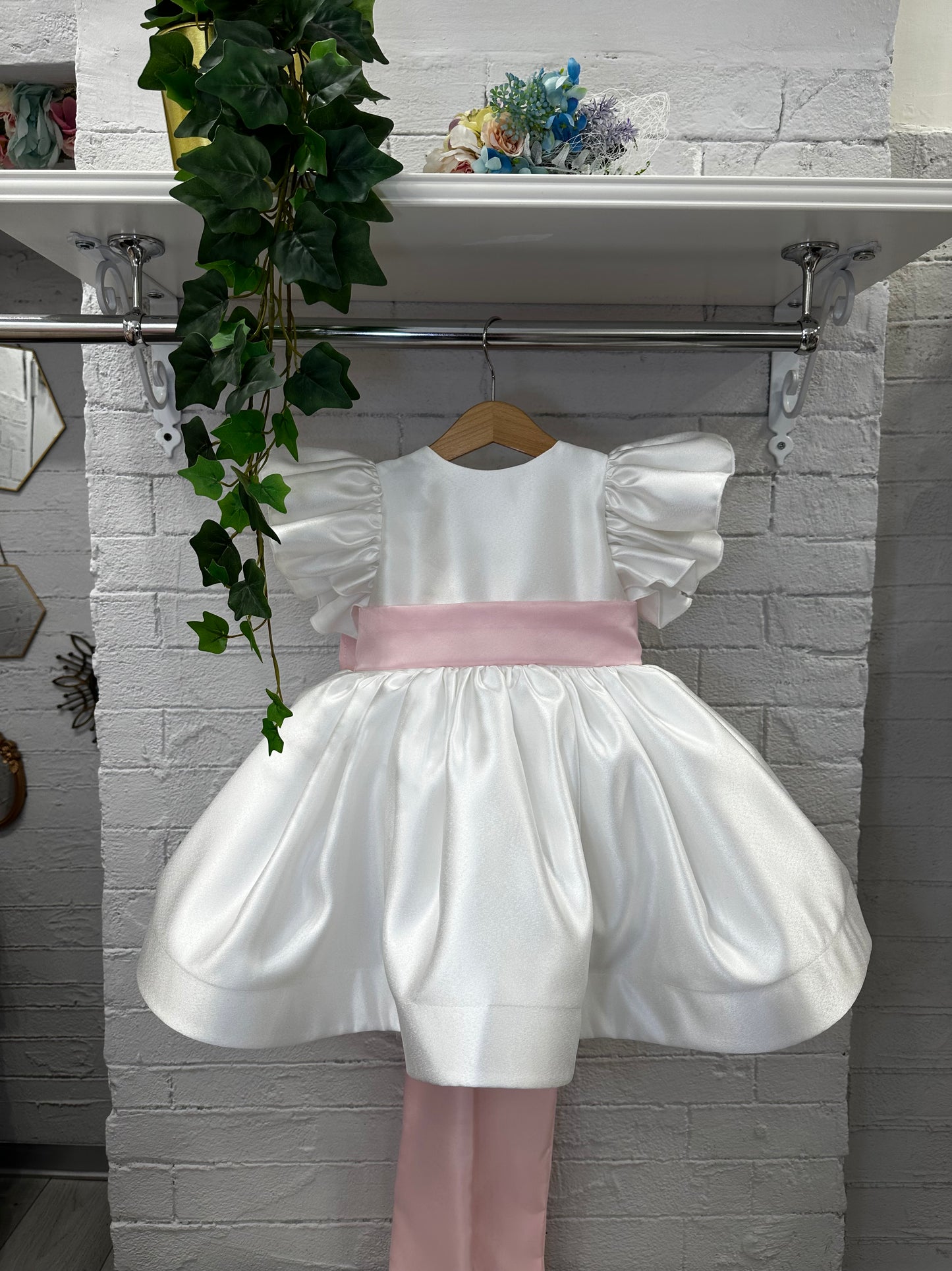 DRESS MAGIC